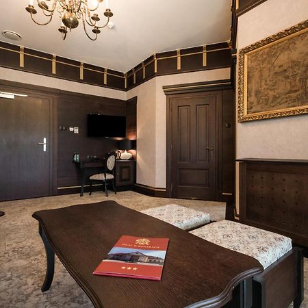 Palac W Konarach Konary Esterno foto