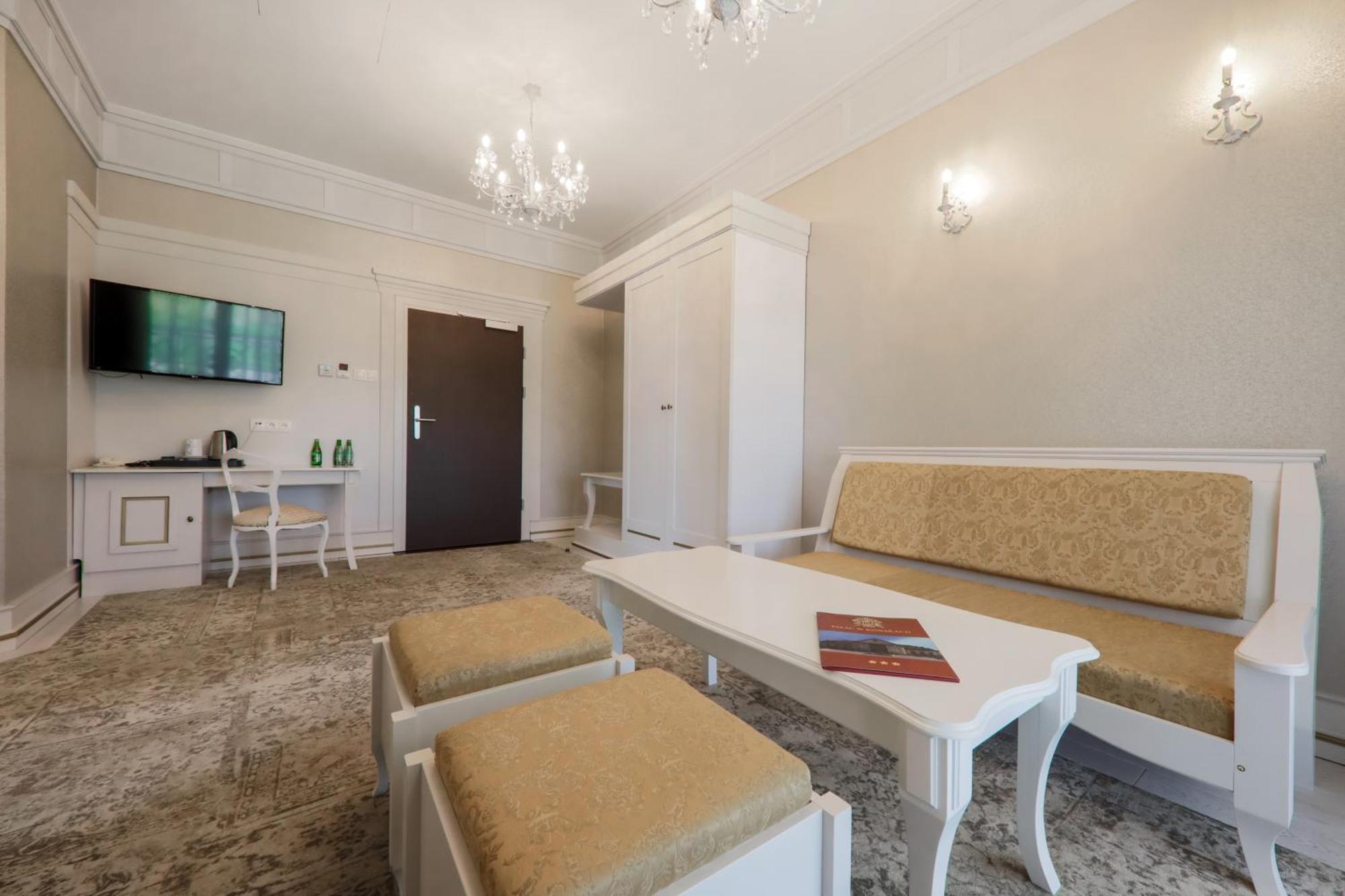 Palac W Konarach Konary Esterno foto